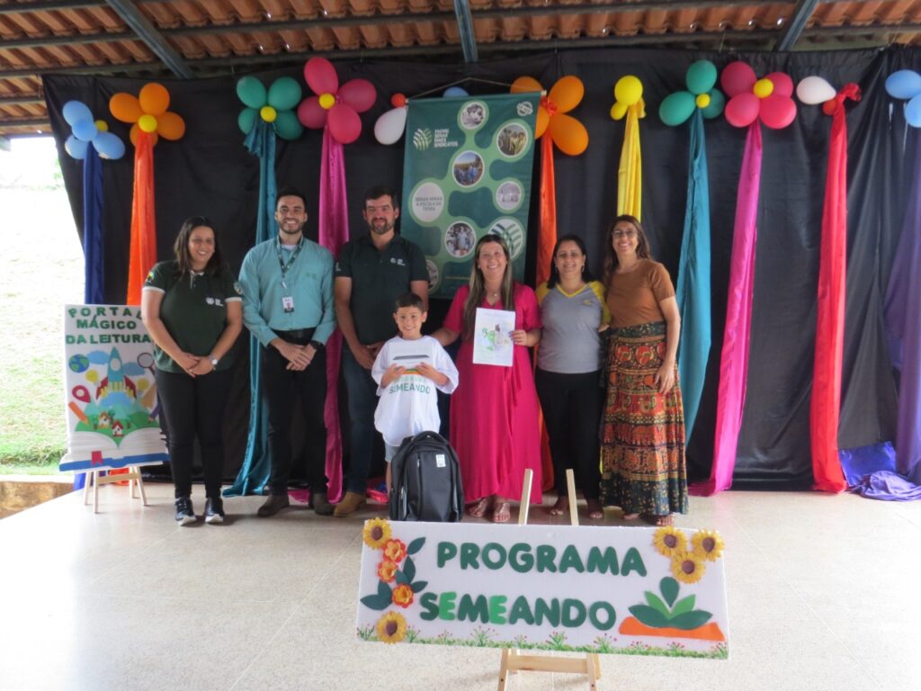 Escolas Municipais recebem prêmio do Programa Semeando Uai Agro