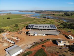 Grupo conta com três fazendas e investiu R$300mil na instalação da energia fotovoltaica. (Foto: Divugalção Renovigi)