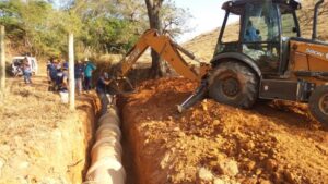 Instalação de bueiros é essencial para  escoamento dos riachos (Foto: Prefeitura de Muriaé)