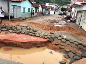 Quase metade do município foi invadido pela água. (Foto: Divulgação/Pref. Machacalis)