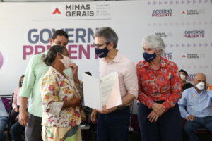 Até agora, Minas Gerais já entregou 3.800 documentos de regularização. (Foto: Gil Leonardi/Imprensa Minas)