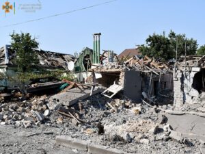 Área residencial bombardeada, em Mykolaiv, Ucrânia, em 29 de agosto de 2022. (Foto: Redes Sociais/Reuters) 