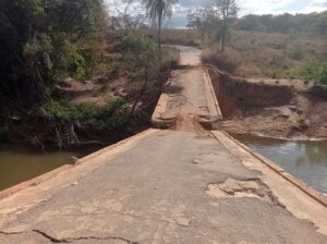 Ponte sobre o rio São João é o principal acesso a comunidades rurais de Conceição do Pará. (Foto: Ricardo Miranda)