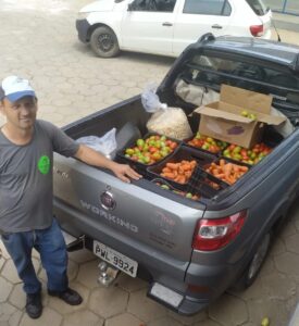 Produtores de Carmópolis de Minas doaram várias caixas de tomates. (Foto: Prefeitura de Formiga)