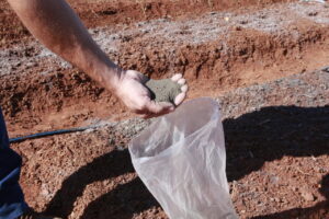 Uso do pó de basalto é estudado desde 2019. (Foto: Araípedes Luz – Secretaria de Governo e Comunicação / PMU)
