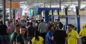 Somente no primeiro dia mais de 9 mil visitantes compradores passaram pelo evento. (Foto: Divulgação/Cooxupé)